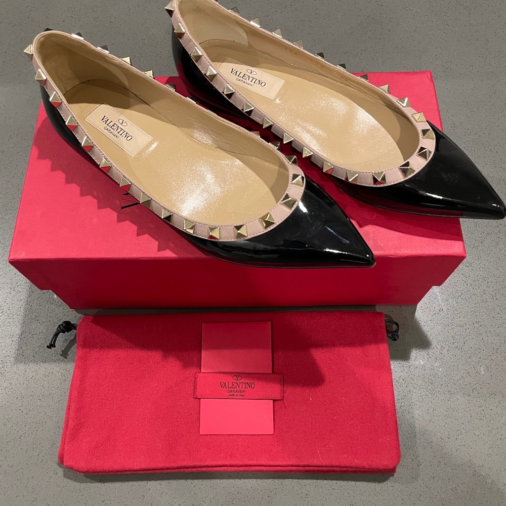 (SOLD) Valentino Garavani Rockstud Flats